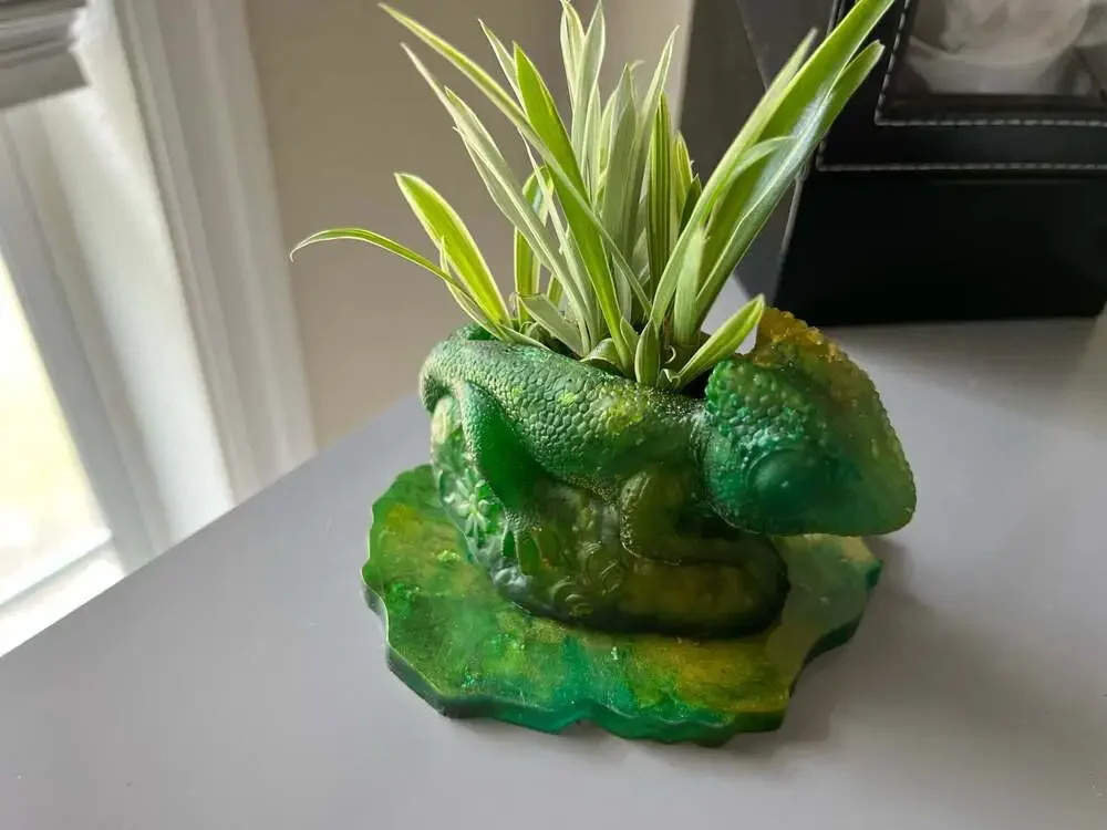 Green Chameleon Resin Planter Flower Pot with Matching Coaster